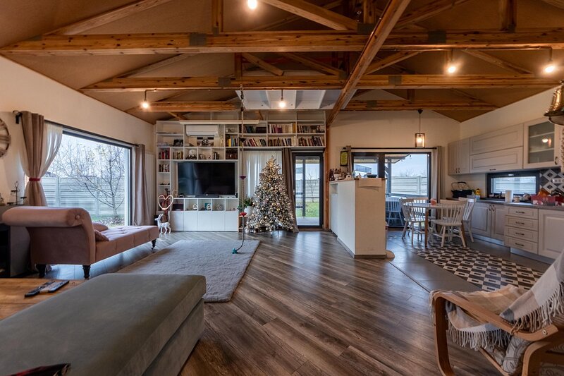 Stefanestii de Sus, casa cu 3 camere, unicat